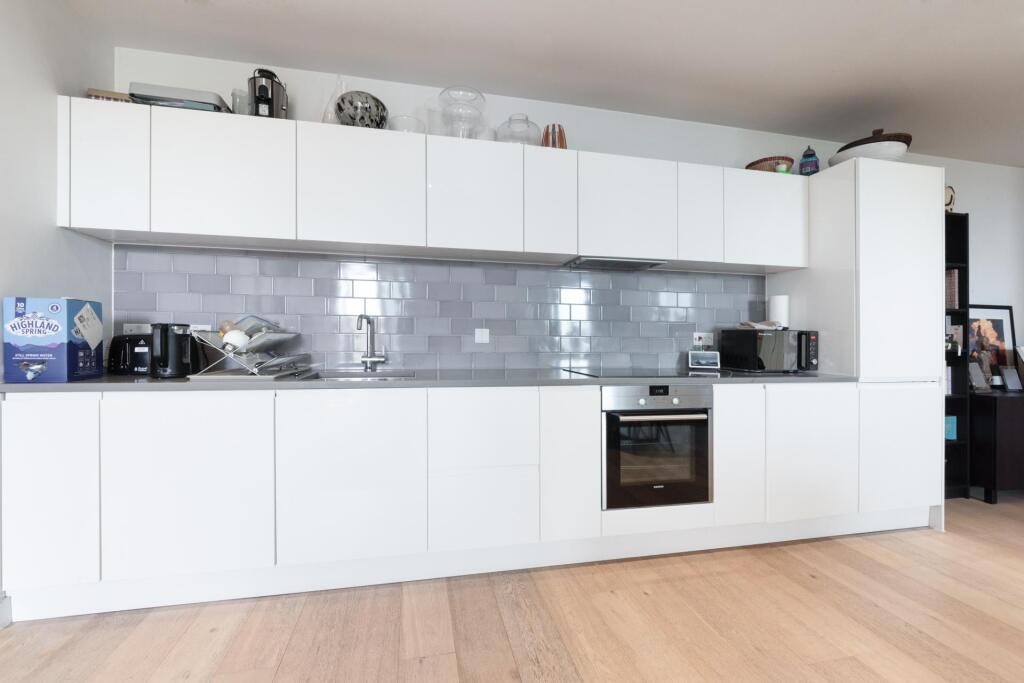 Apartment in London - View 5