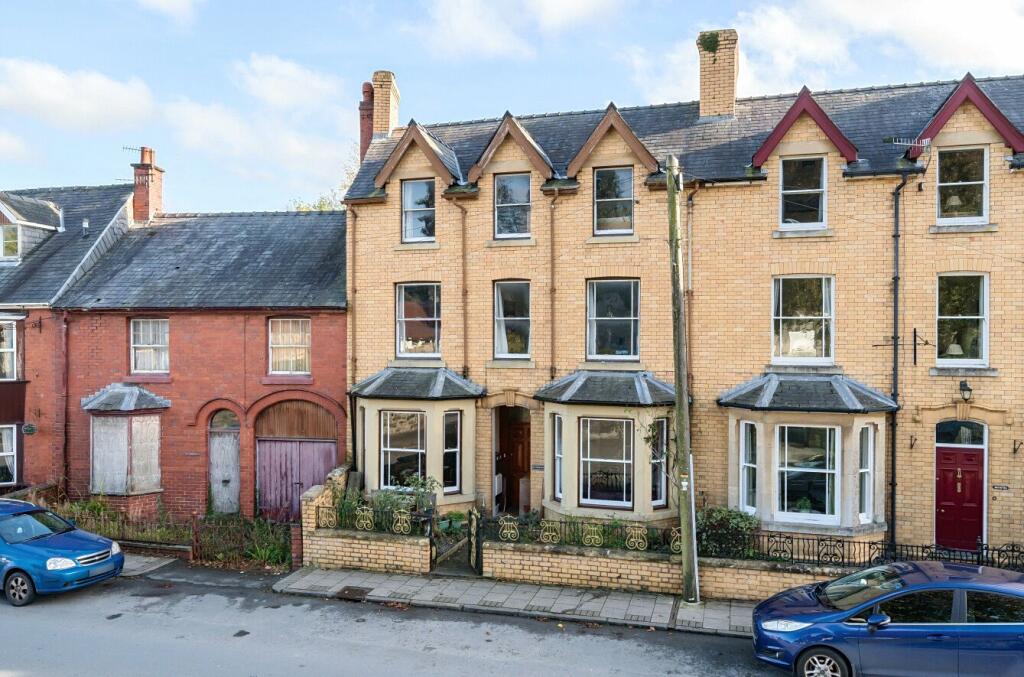 8-bed terraced on East Street, Rhayader, Powys, £265,000