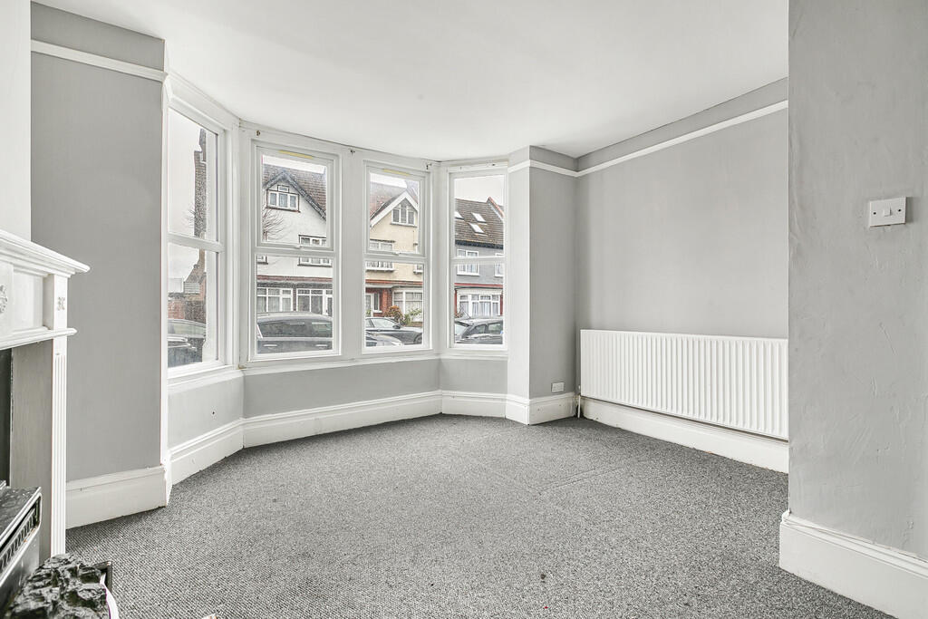 Lyndhurst Road, Thornton Heath photo 3