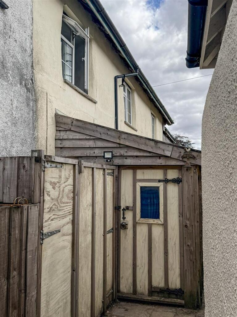 1-bed terraced on Bishops Nympton, South Molton, £60,000