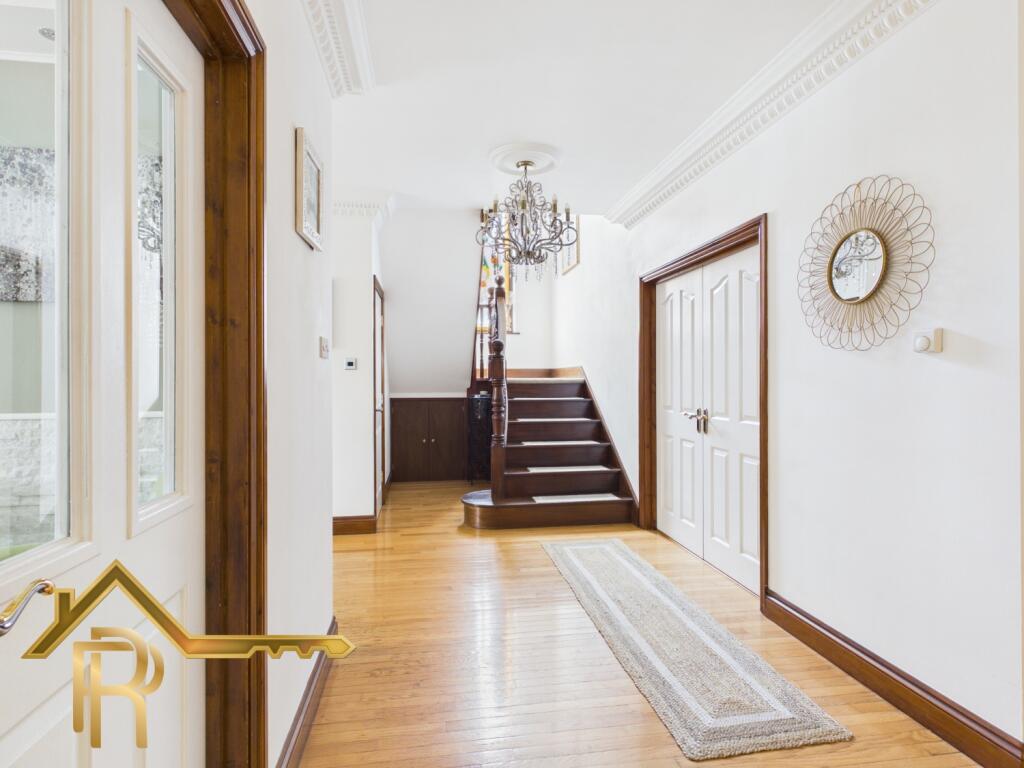 House in Romford - More