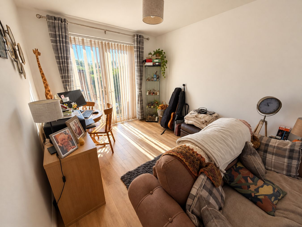House in Wolverhampton, West Midlands - More