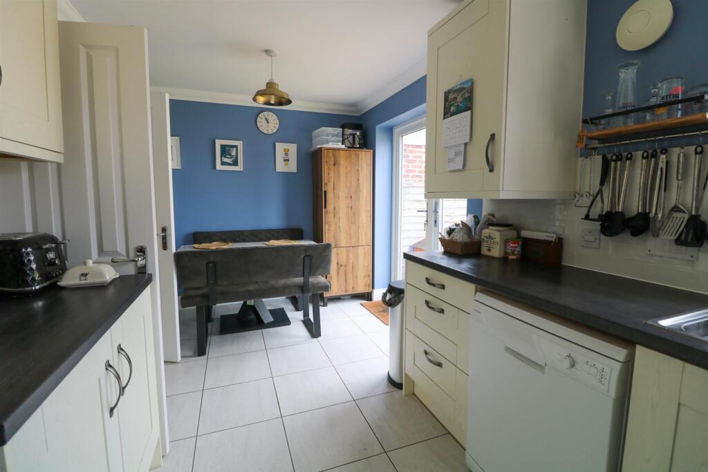 Yew Close, Saxmundham photo 4