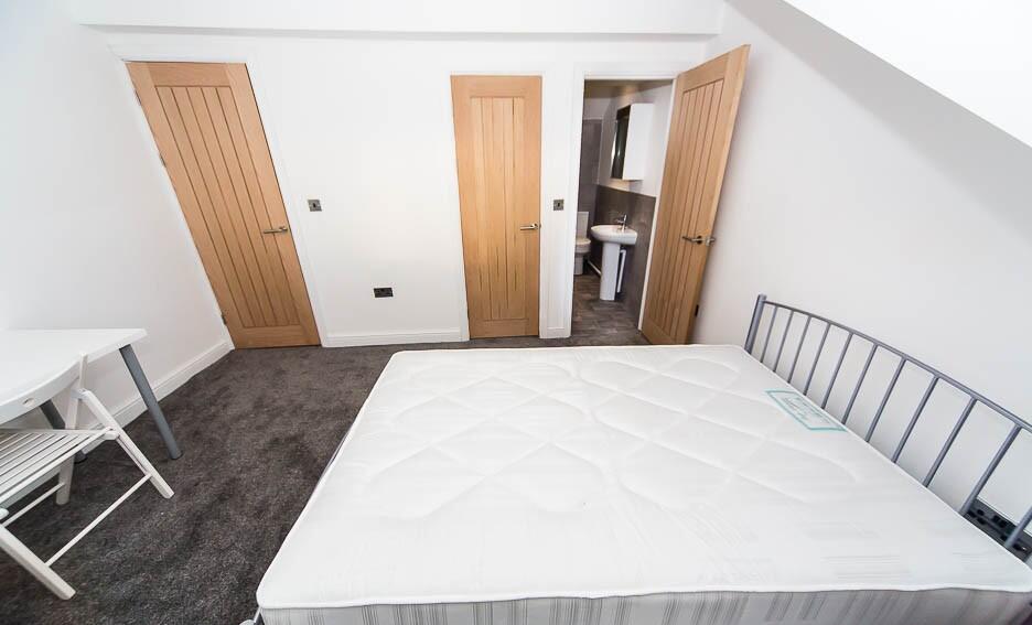 6 bedroom terraced house for rent
