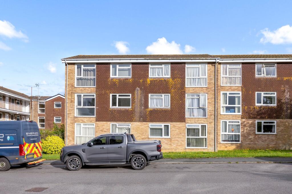 1-bed flat on Towers Road, Upper Beeding, BN44, £160,000