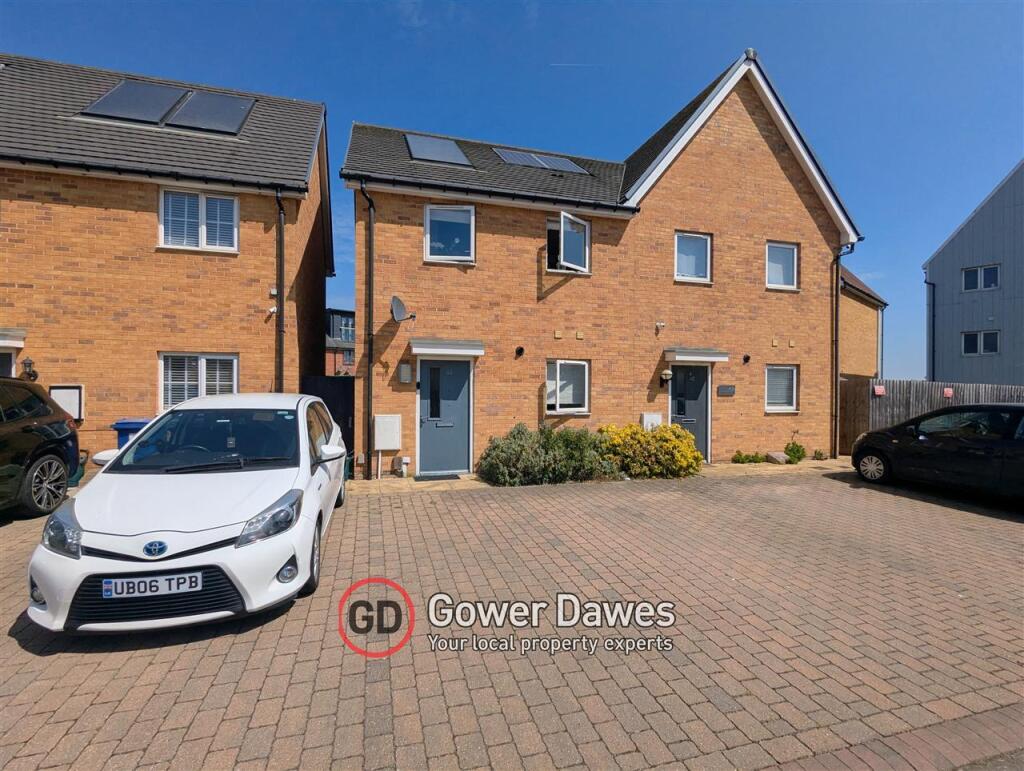 Main image of property: Barnmead Meadow, Grays