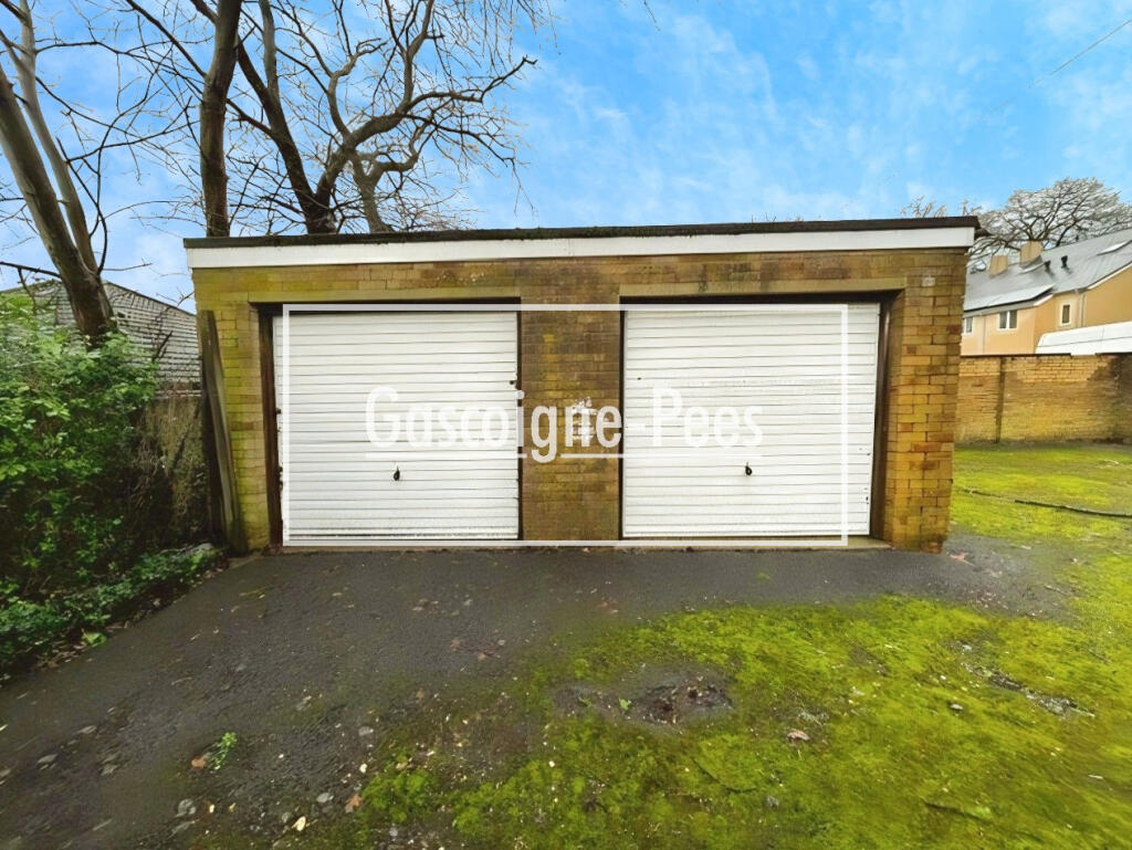 Main image of property: Frimley, GU16