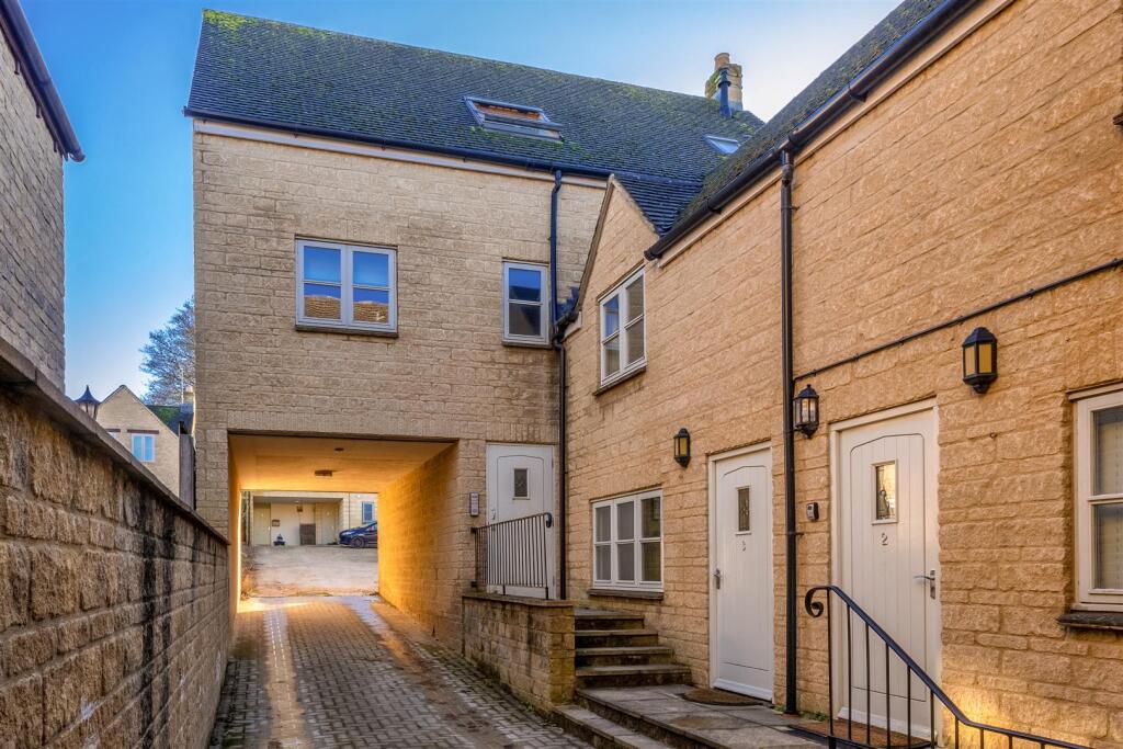Albion Street, Chipping Norton - More