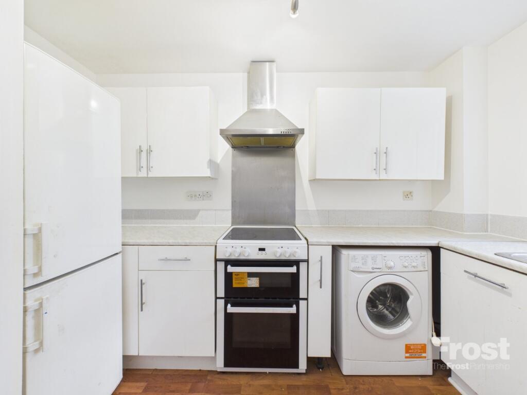 Apartment in Slough - View 5