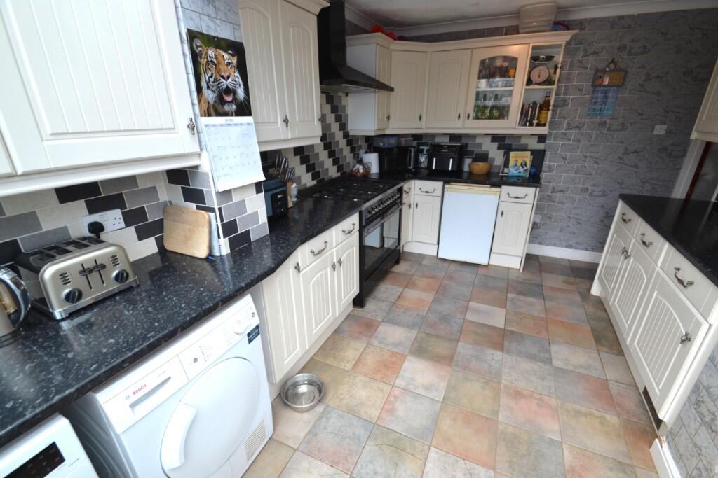 Oakwood Road, Ryde, Isle Of Wight, PO33 photo 5