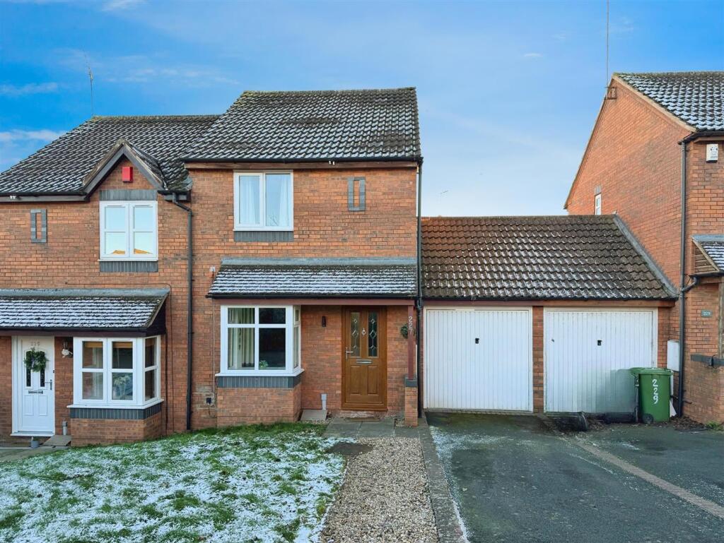 Main image of property: Chesterton Drive, Leamington Spa