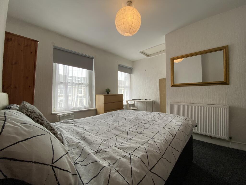House in Cardiff, Maindy, Cathays - More