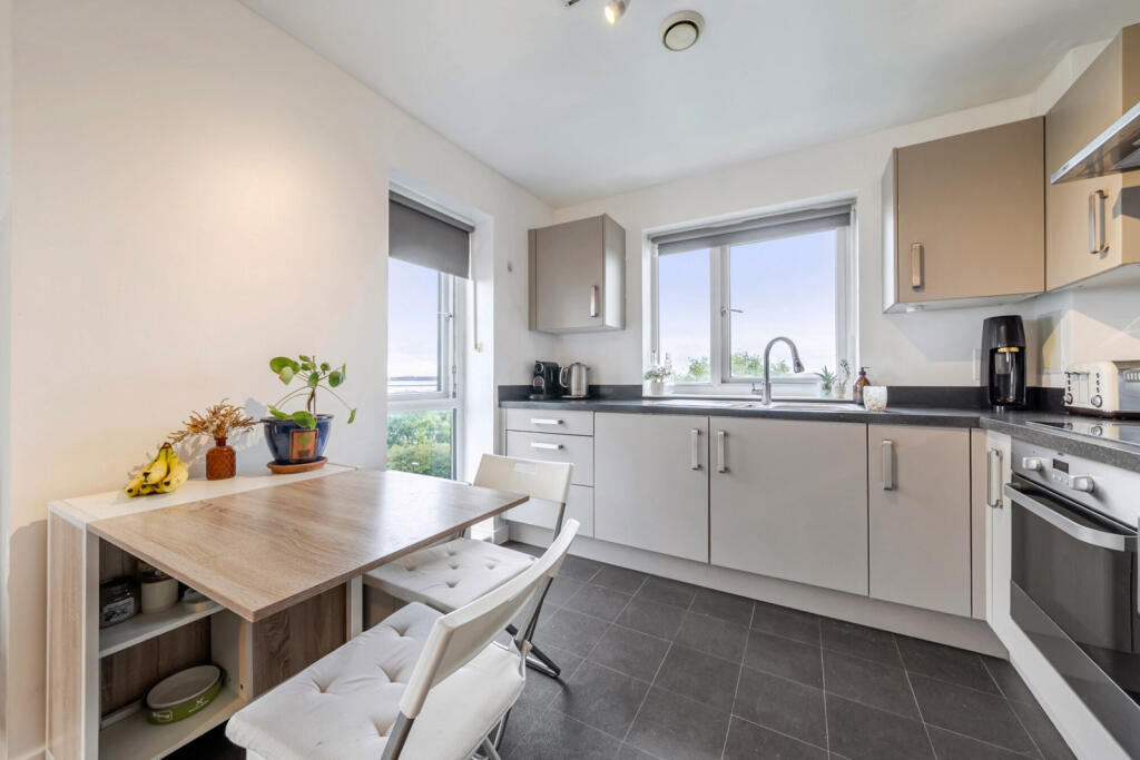 Apartment in Dartford - View 3