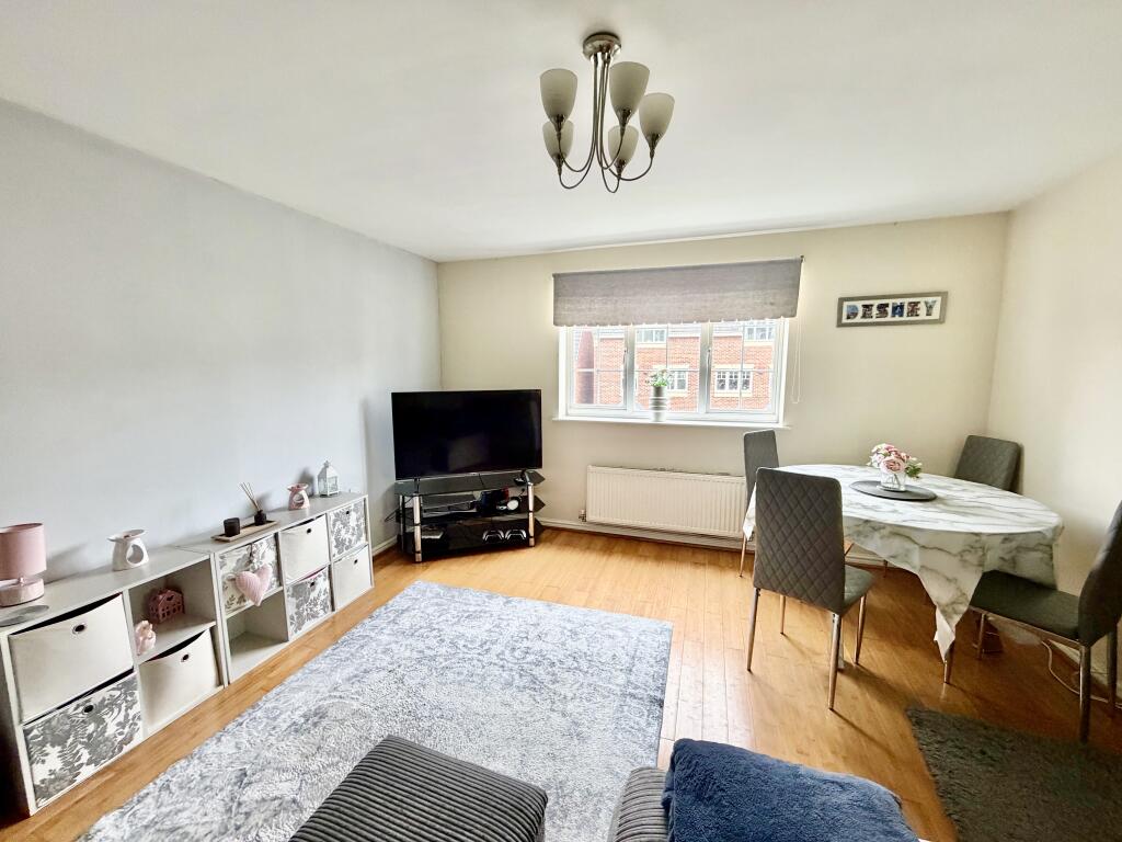 Apartment in Mansfield, Nottinghamshire - More