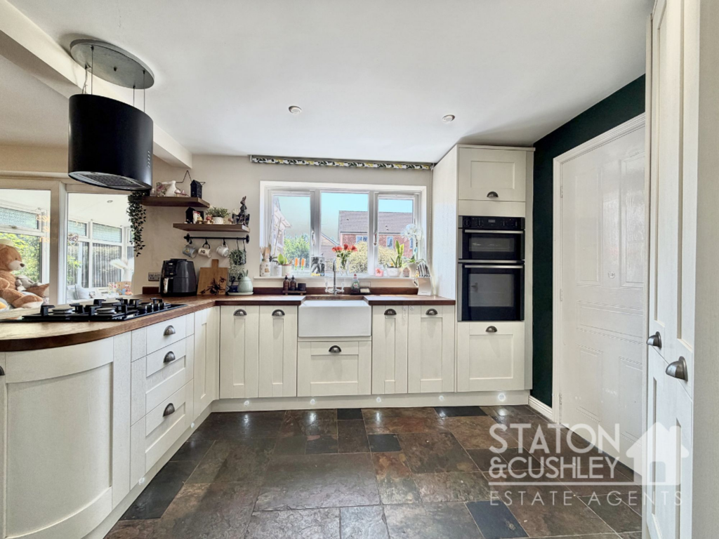 House in Mansfield, Forest Town - View 4