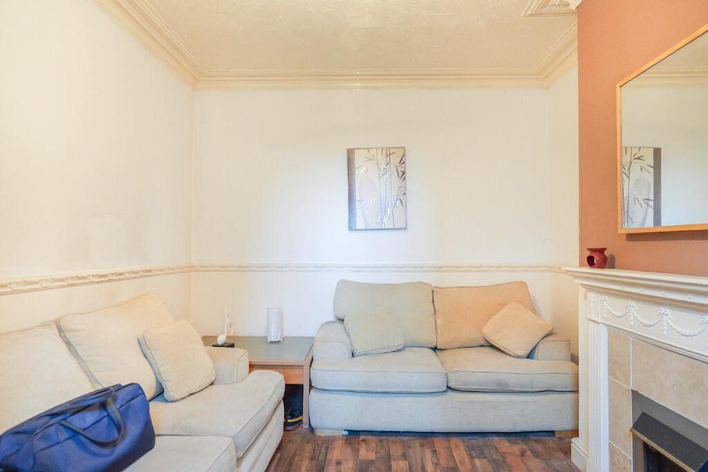 House in Leeds, Moor End, Armley - View 2