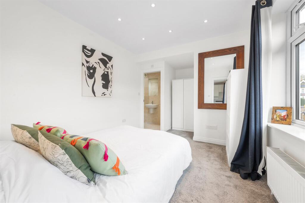 Apartment in London - More