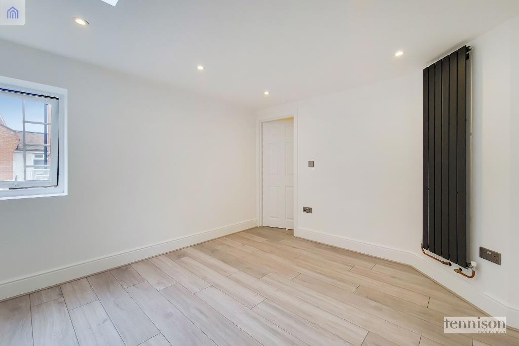Apartment in London, Merton Park - View 5
