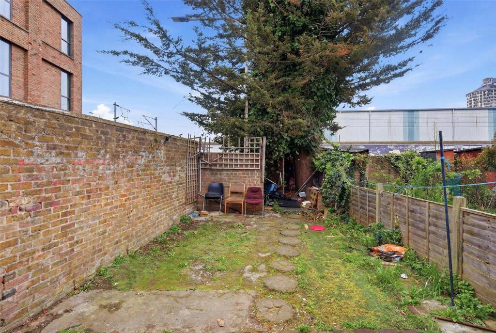 House in London - View 2