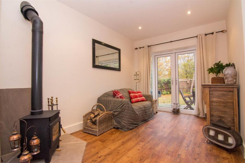 Keelham Drive, Leeds, West Yorkshire, LS19 photo 3