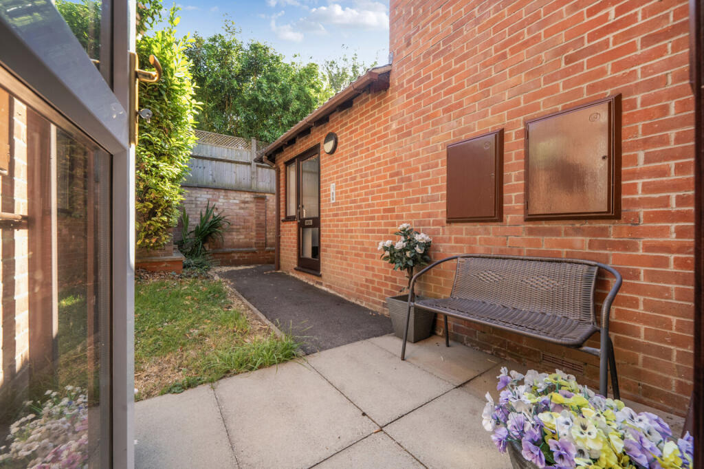 Apartment in Lye Green, Hilltop, Chesham - View 3