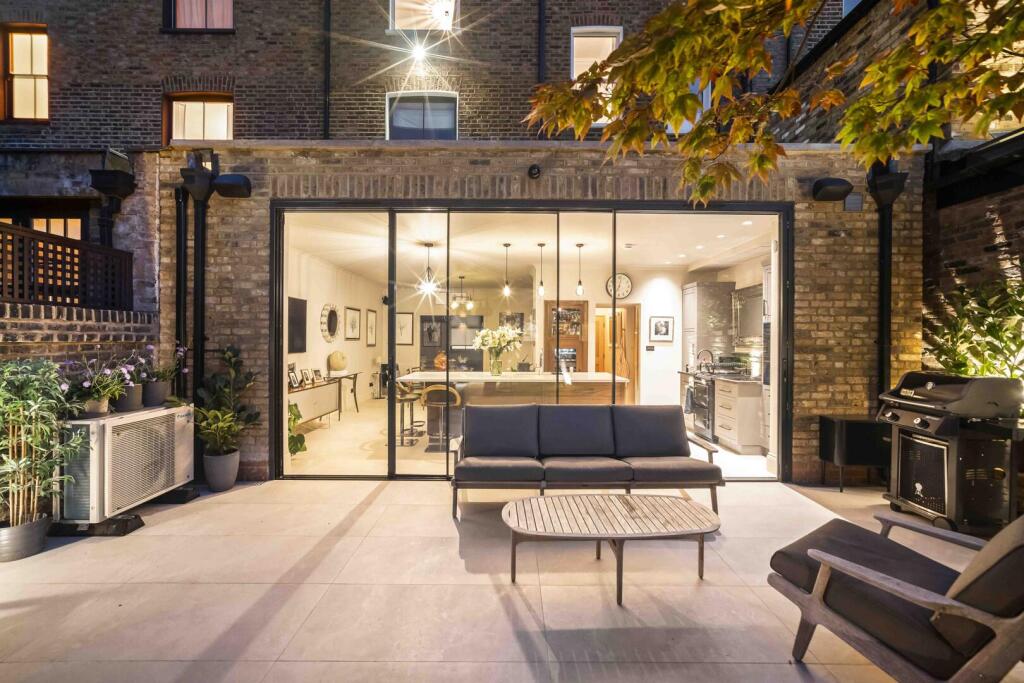 House in London, Walham Green, Fulham - More