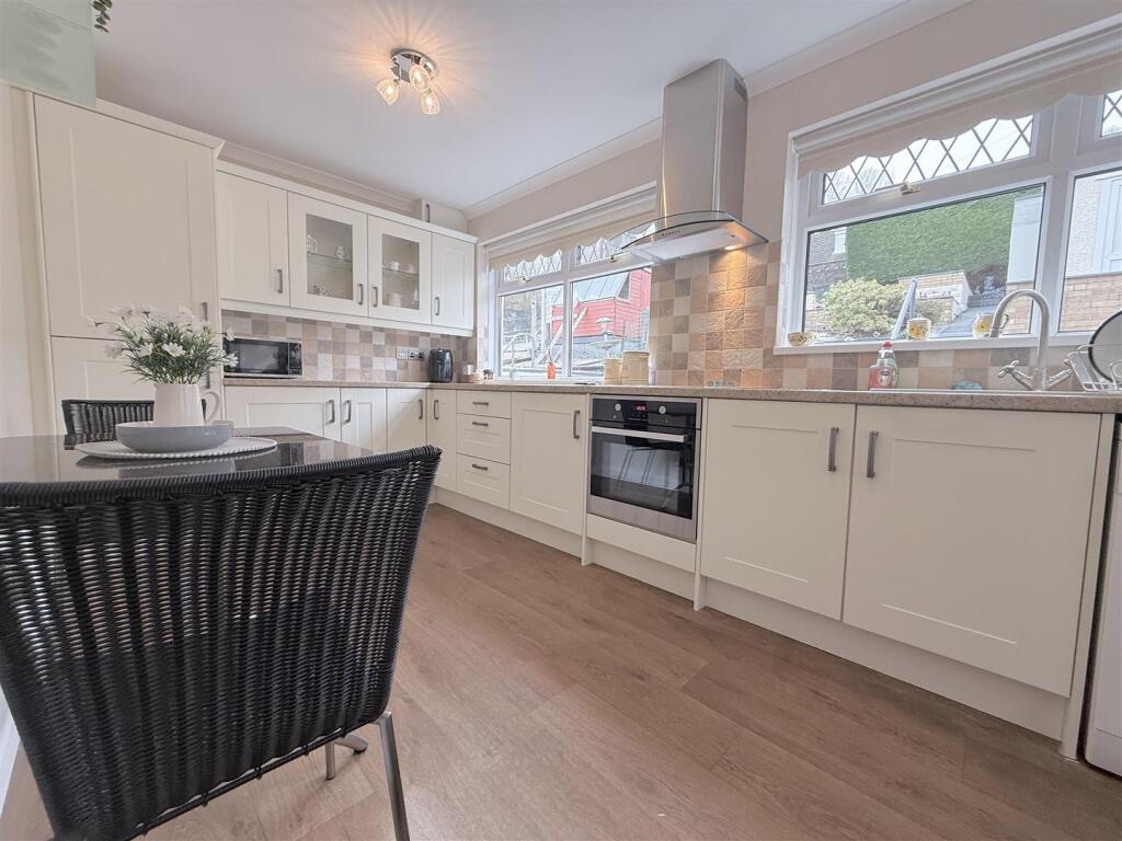 Greenhill Drive, Aberdare photo 4
