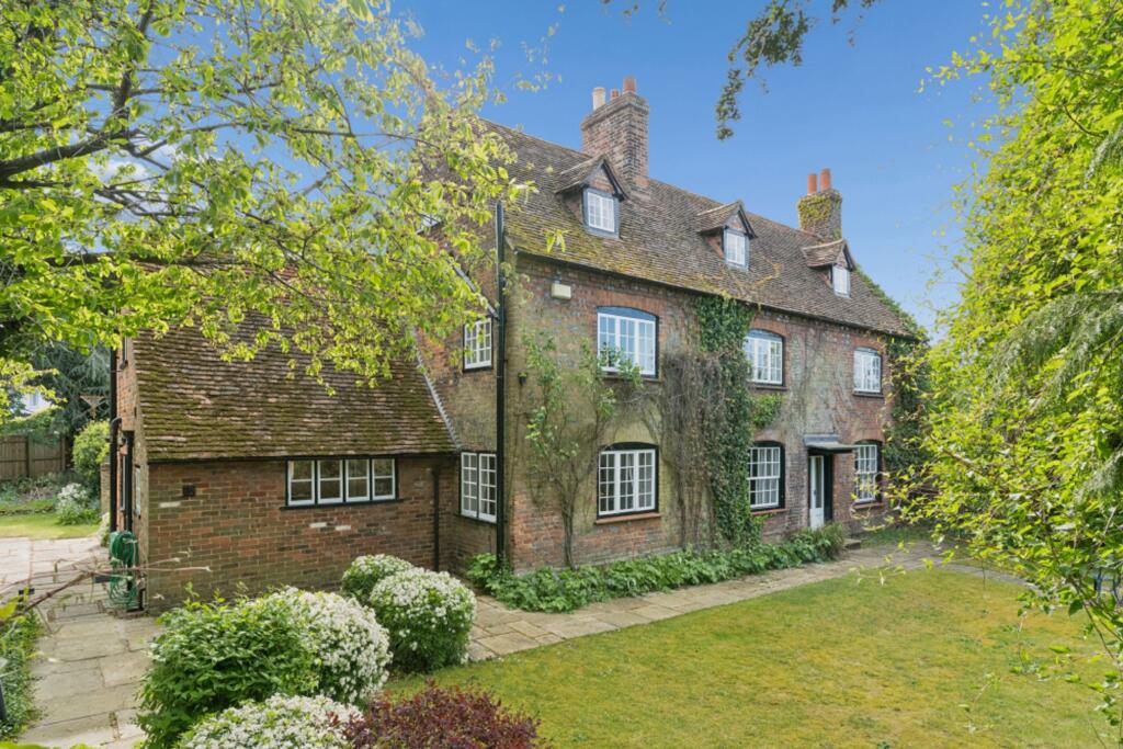 Main image of property: Park Street Lane, Park Street, AL2