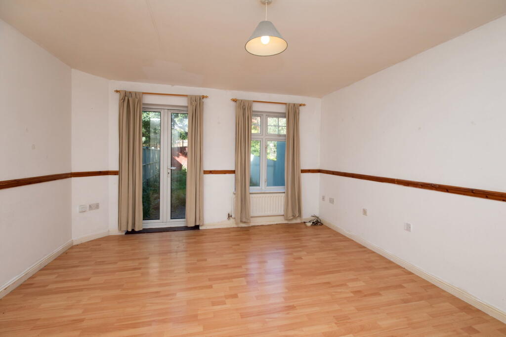 Tymecrosse Gardens, Market Harborough, LE16 7US photo 3