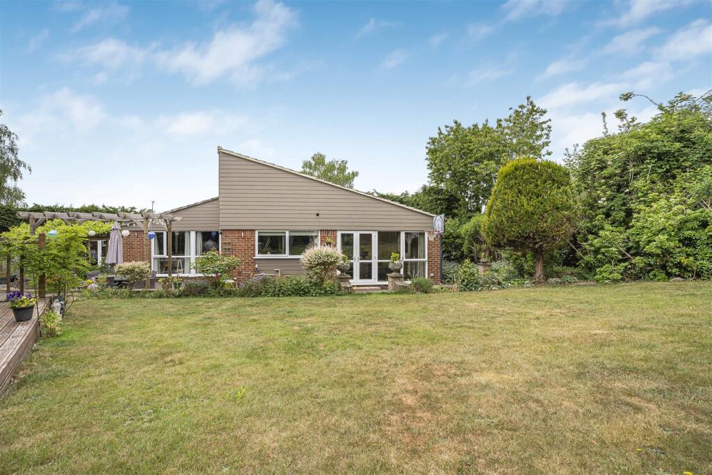House in Welwyn Hatfield, Welwyn - View 2