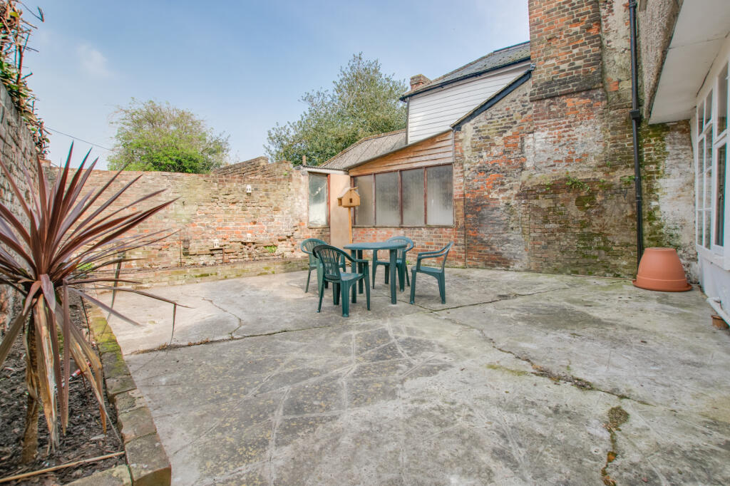 House in Canterbury, The King's Mile - More