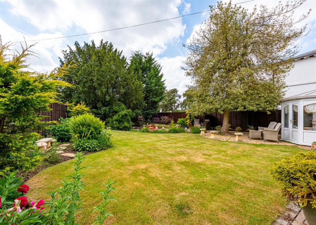 Whiston Cottage, Holyhead Road, Albrighton, Wolverhampton, WV7 3BT photo 2