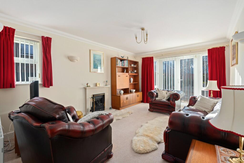 Southern Close, West Moors, Ferndown, Dorset, BH22 photo 2
