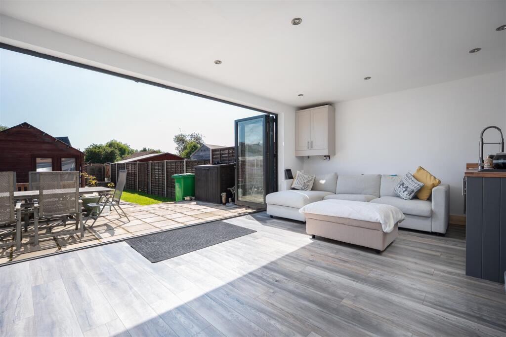 Thornton Avenue, West Drayton photo 4