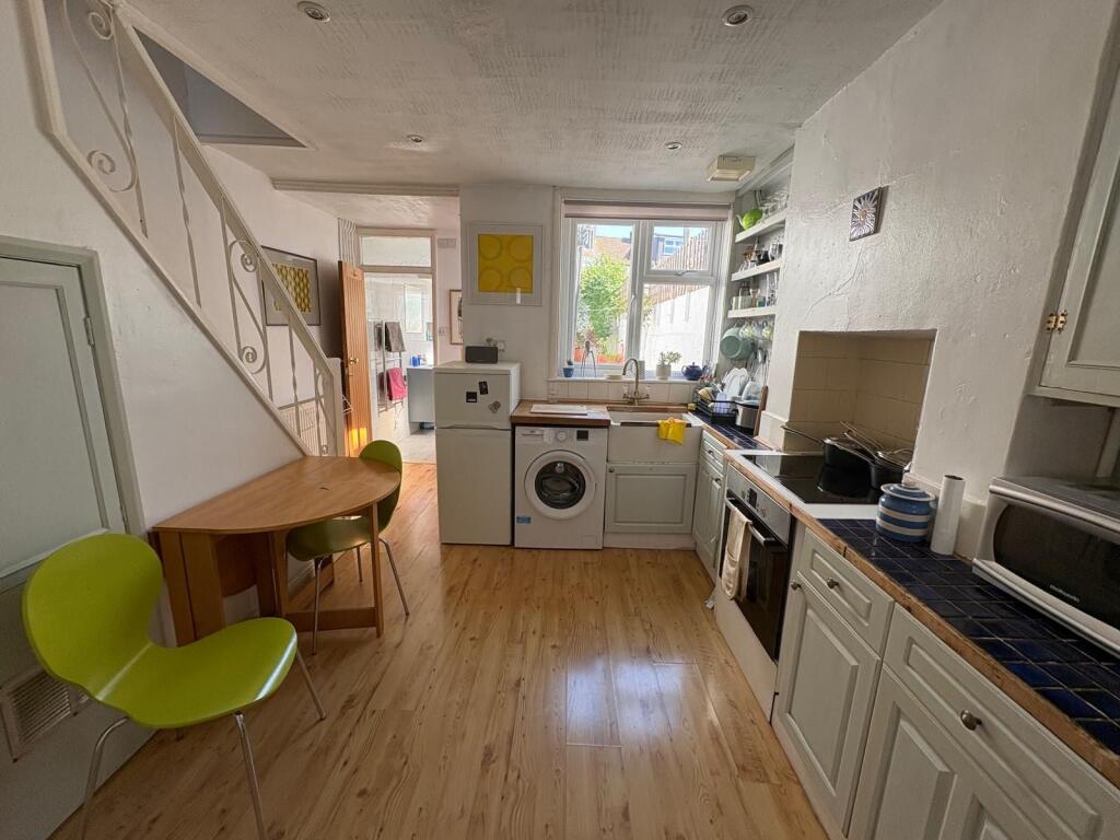 House in Brighton, Queen's Park - More