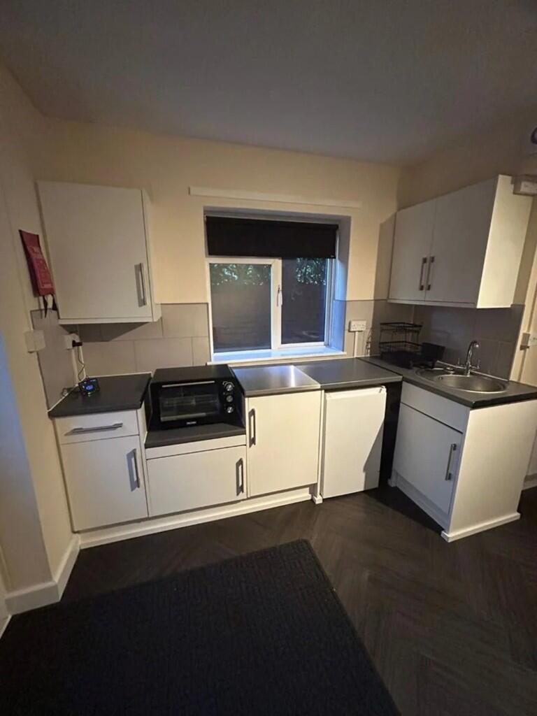 Apartment in Bath, Trowbridge - View 3