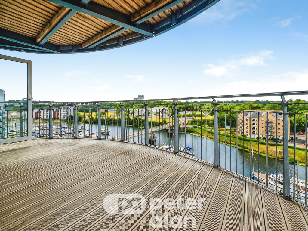 Apartment in Cardiff, Grangetown - View 2