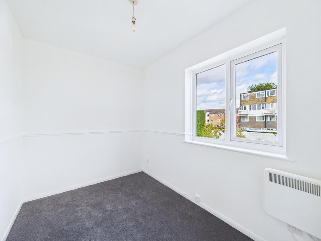 Apartment in Thurrock, Essex - View 5