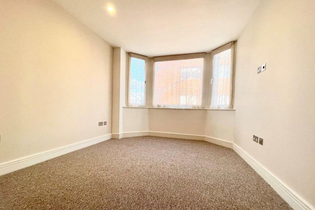 Apartment in Slough - View 4
