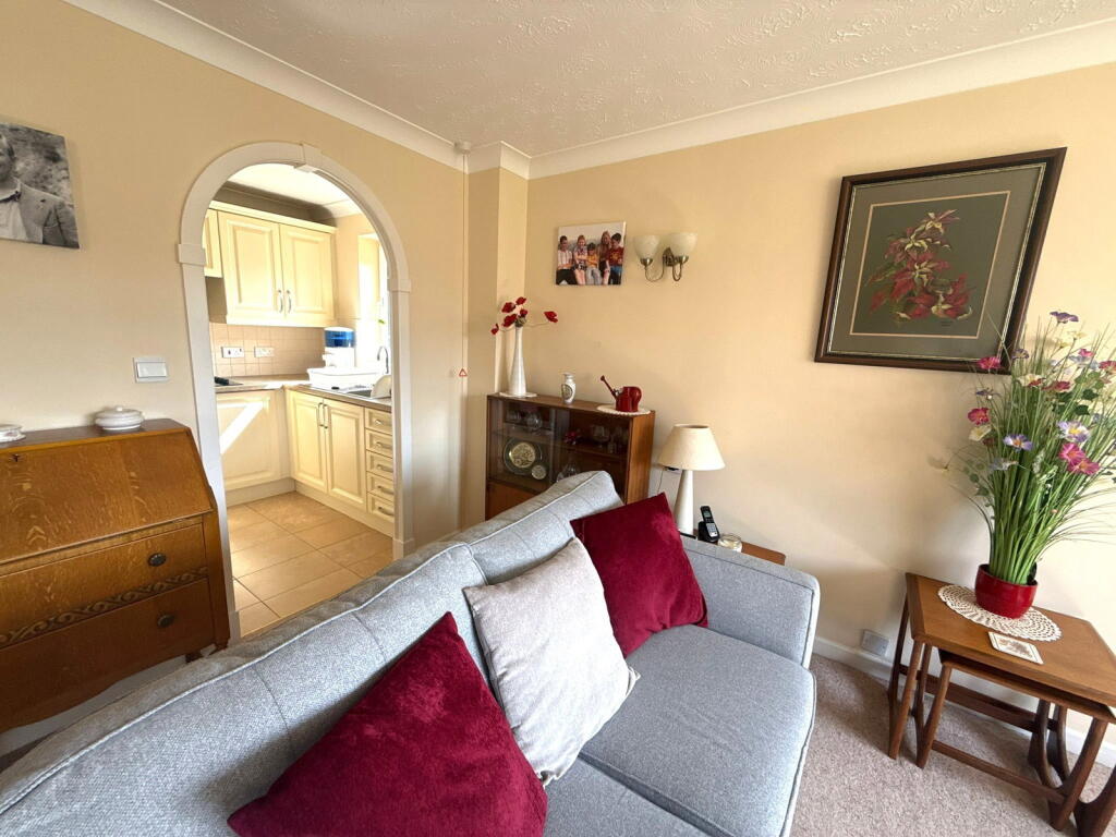 Willow Court, Brookside Road photo 4