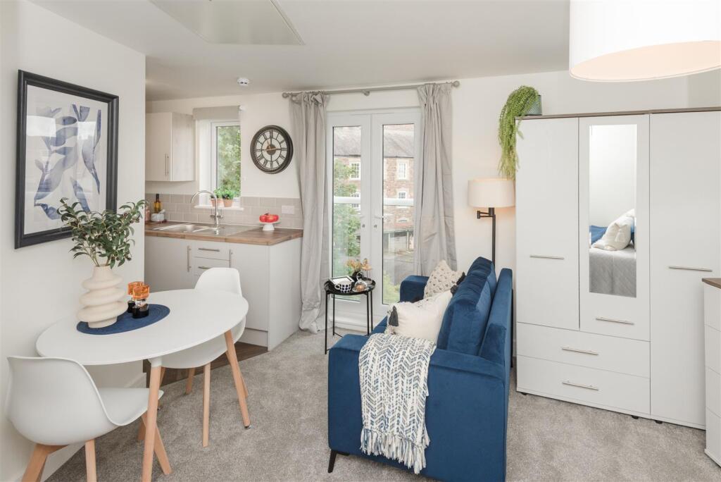 Main image of property: 20 Upper High Street, Taunton