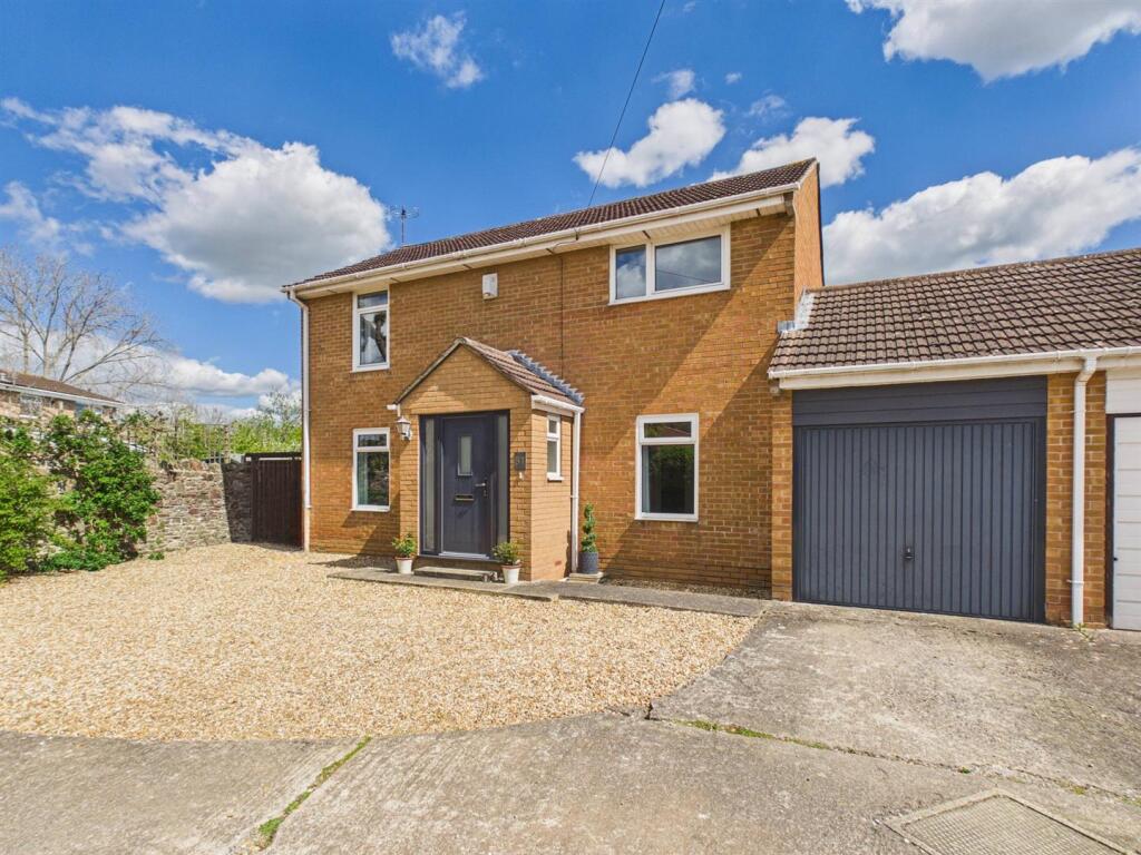 Main image of property: 51 Victoria Road, Warmley, Bristol