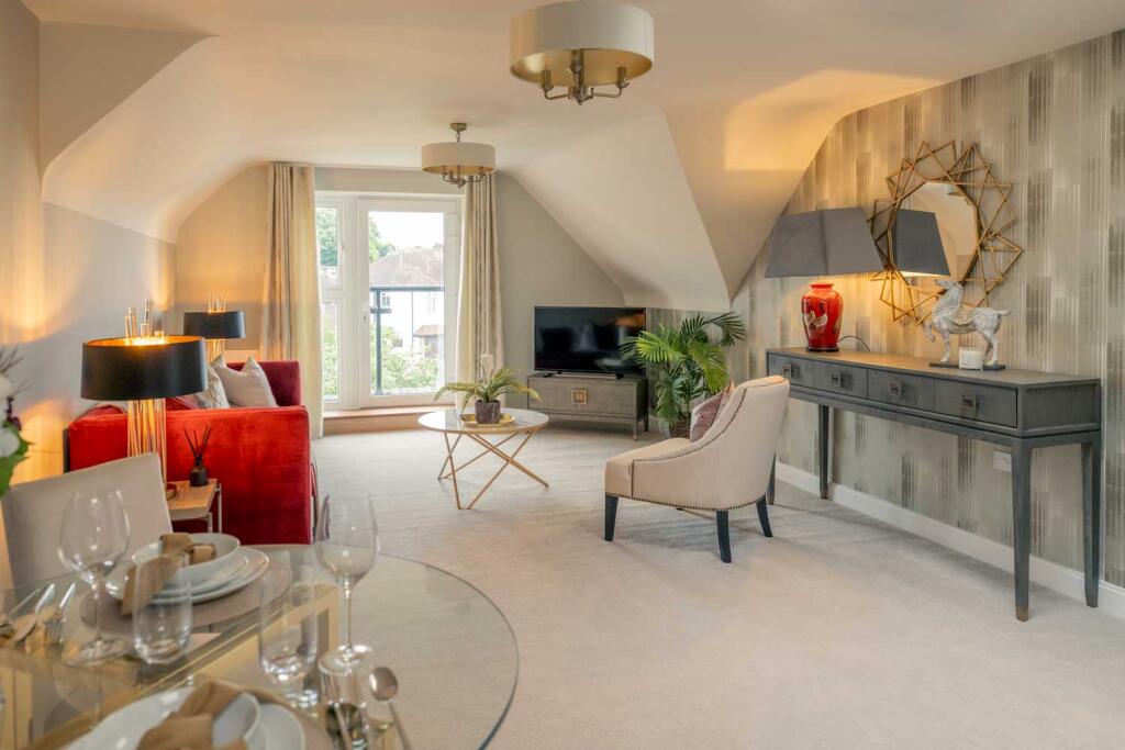 Main image of property: 1B Westpole Avenue,
Oakwood,
Barnet,
EN4 0FP