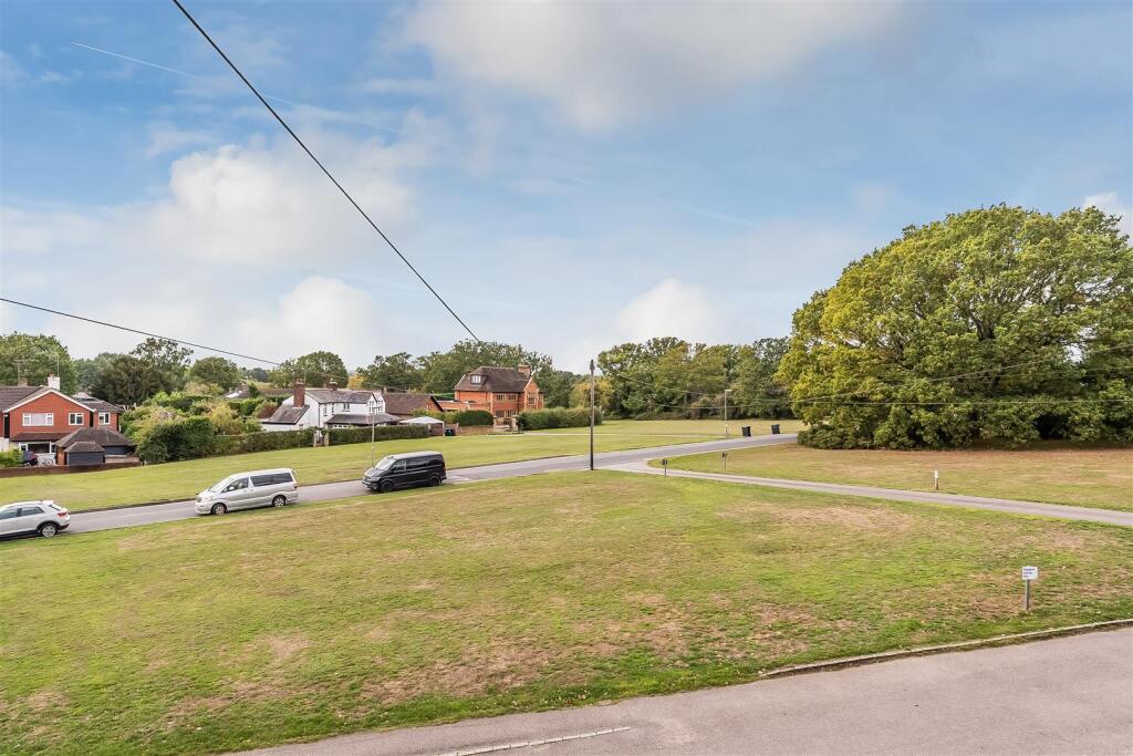 House in Redhill - View 2