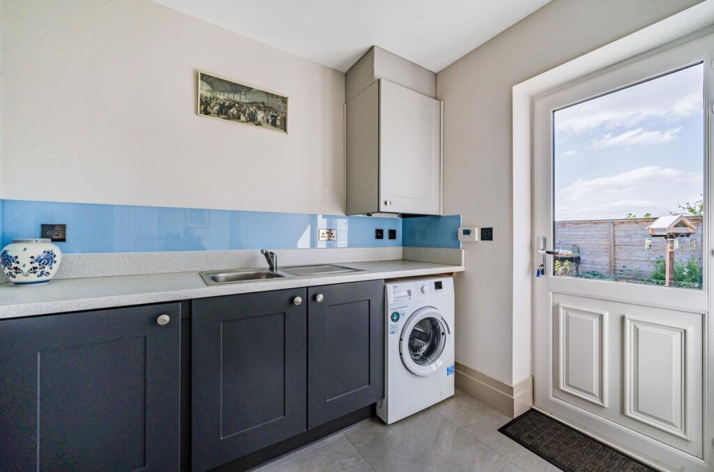 House in Worcester - View 5
