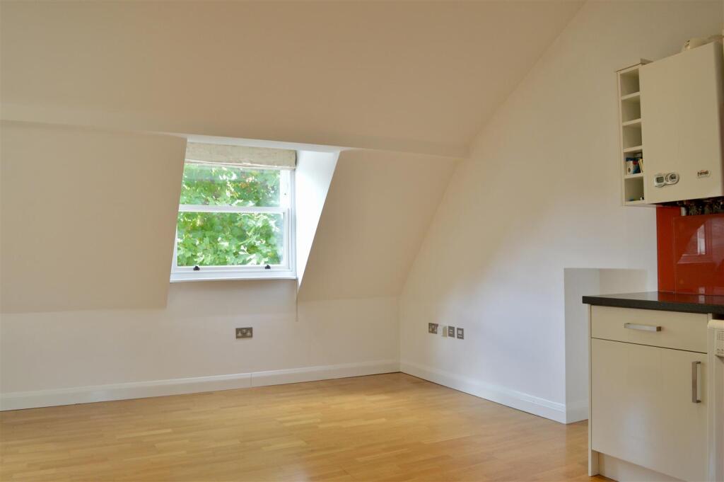 Apartment in London - View 3
