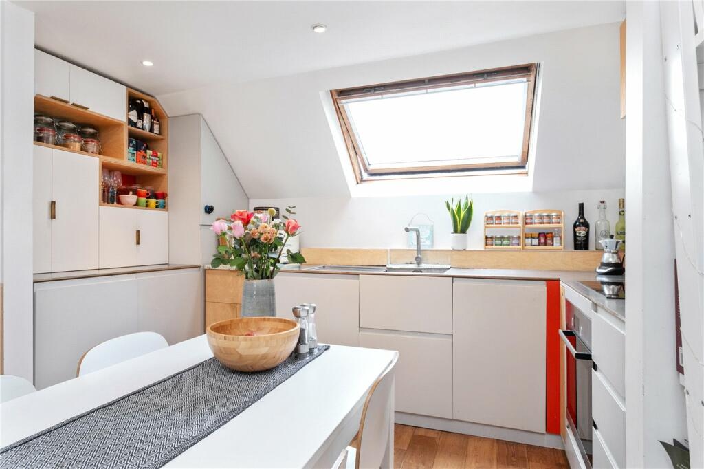 Apartment in London - View 5