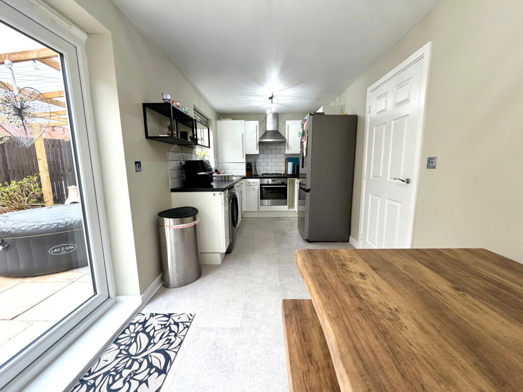 Eagle Avenue, Barnsley, S75 1FD photo 3