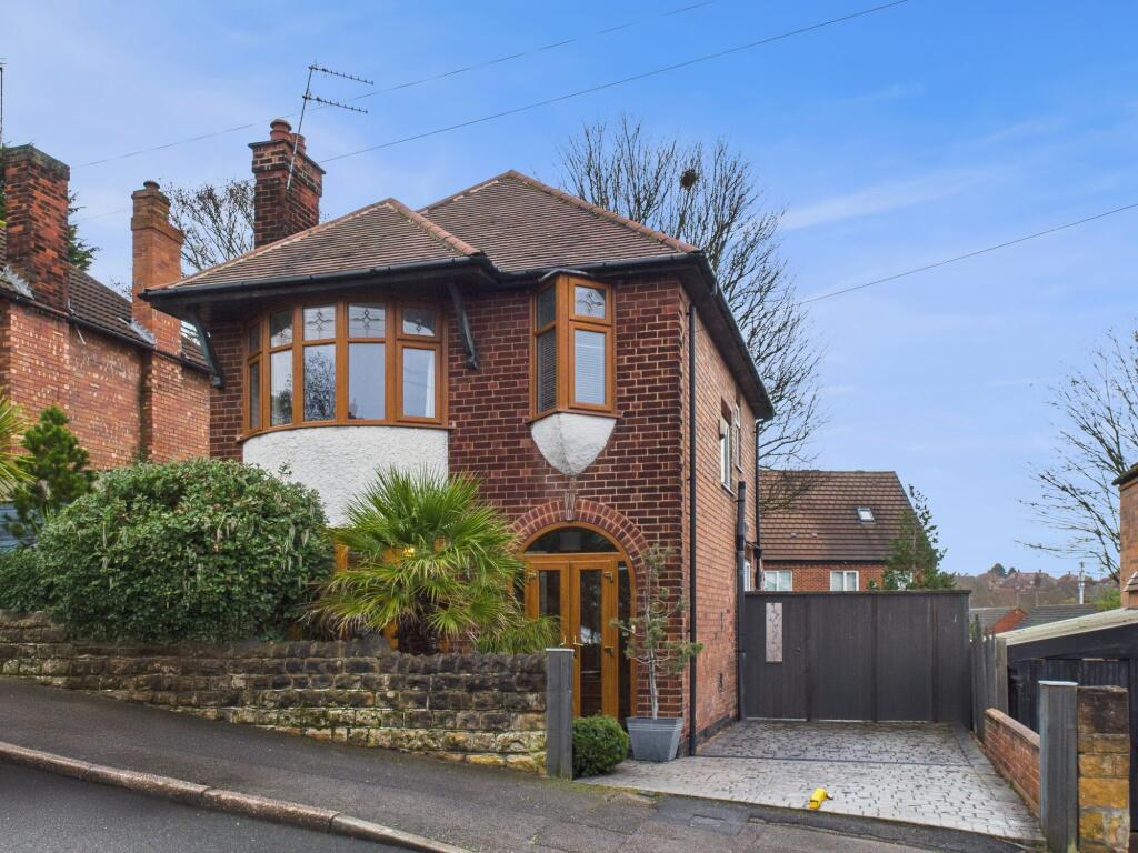 3-bed detached on Alma Road, Nottingham, £270,000