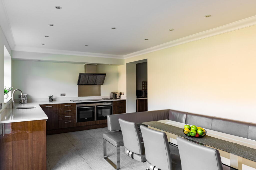 House in Dartford - More
